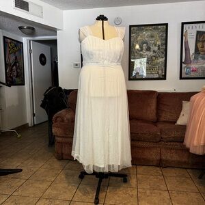 NOT PLUS AIZE Chic White Wedding Dress with Sheer Sleeves